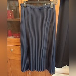 CeCe Navy pleated skirt. Size 8.